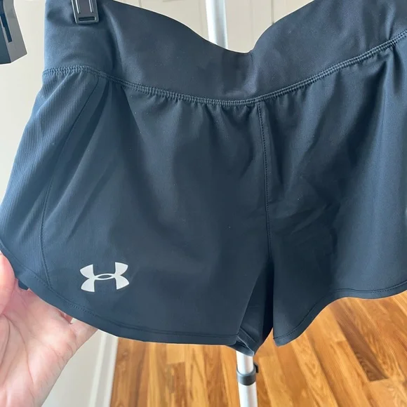 Under Armour Women's Athletic/Running Black Shorts Size M - Picture 2 of 4